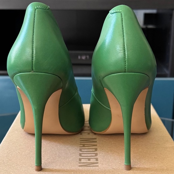 STEVE MADDEN ‘DAISIE” LEATHER HEELS - GREEN/7.5 - Picture 5 of 9
